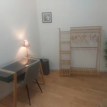 Confortable Et Independante - Proche Aeroport, Lyon Et La Plaine De L'ain ホームステイ