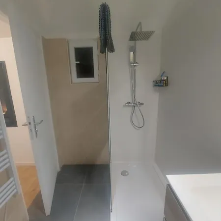 ホームステイ Confortable Et Independante - Proche Aeroport, Lyon Et La Plaine De L'ain